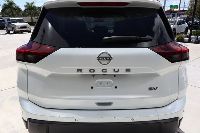 Used 2024 Nissan Rogue SV FWD image 5