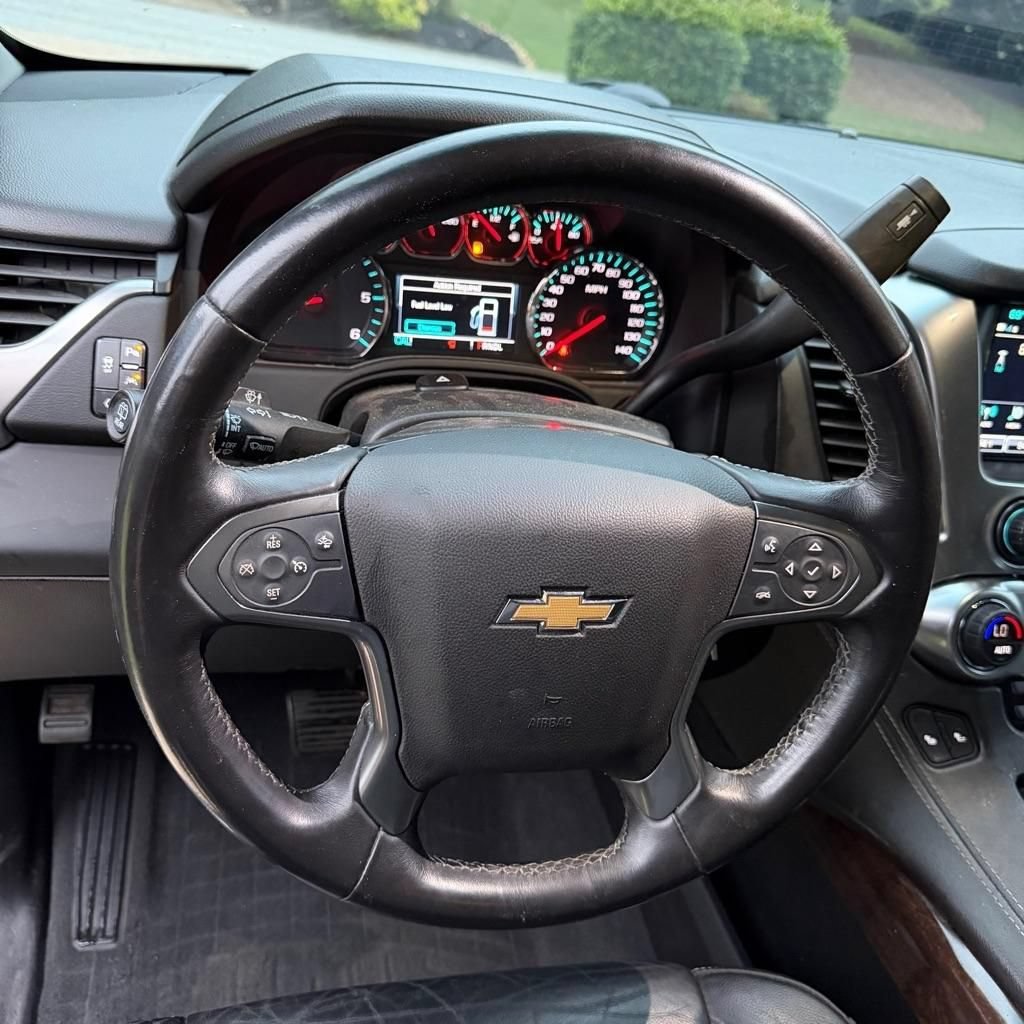 Used 2019 Chevrolet Suburban LT RWD image 13