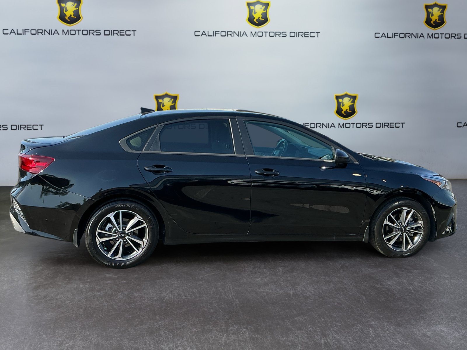 Used 2023 Kia Forte LXS FWD image 4