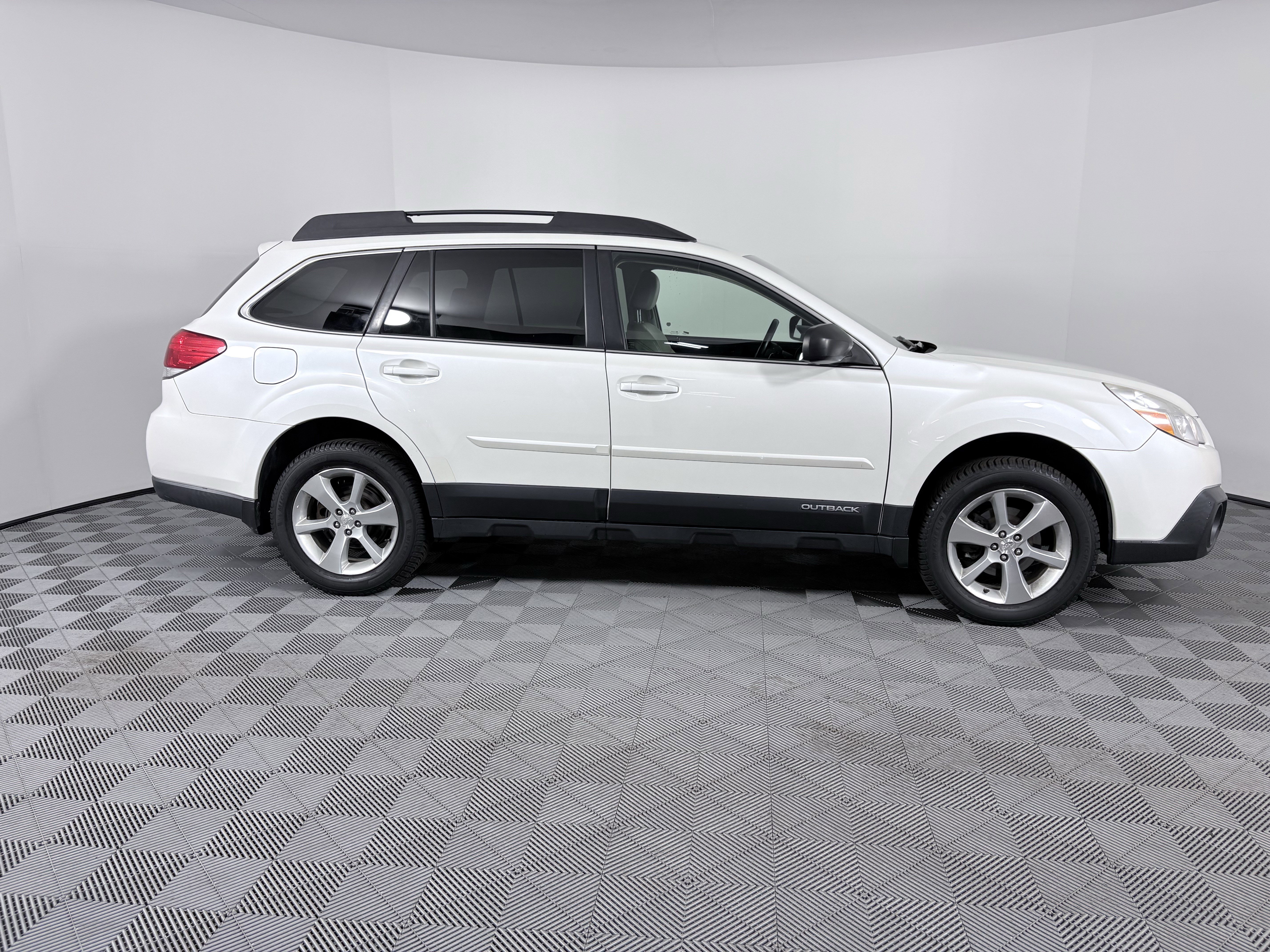 Used 2014 Subaru Outback 2.5i Limited w/ Moonroof Package image 17