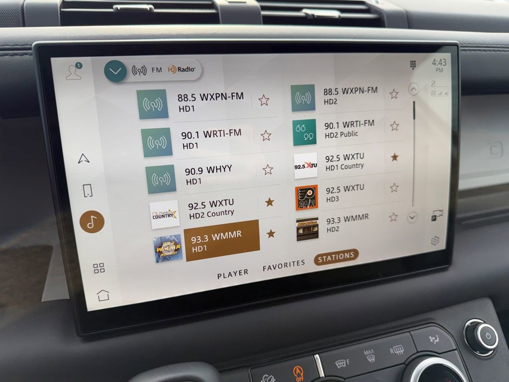 Used 2025 Land Rover Defender 130 X-Dynamic SE image 23