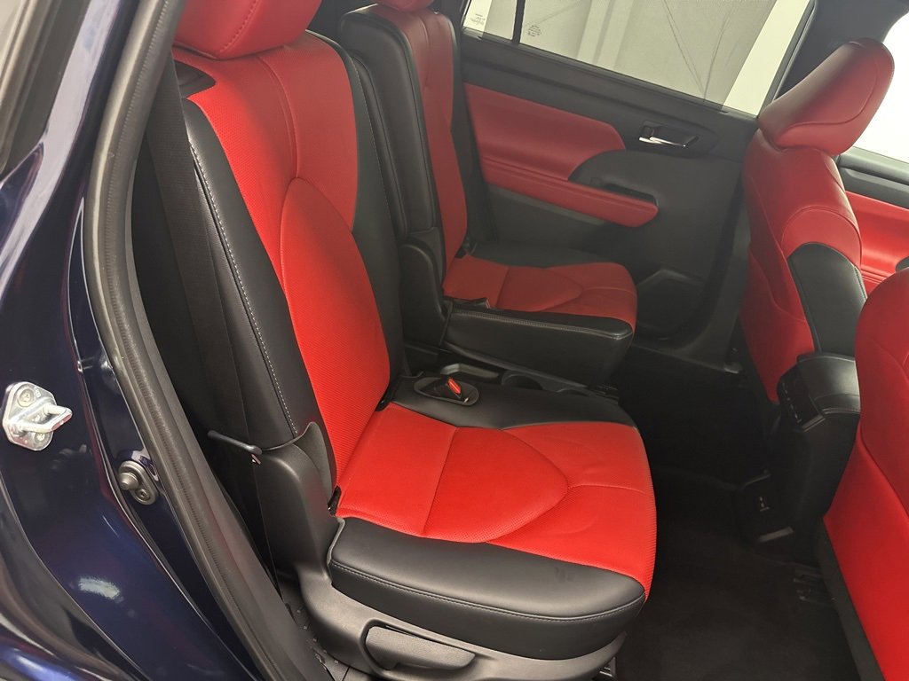 Used 2022 Toyota Highlander XSE image 11