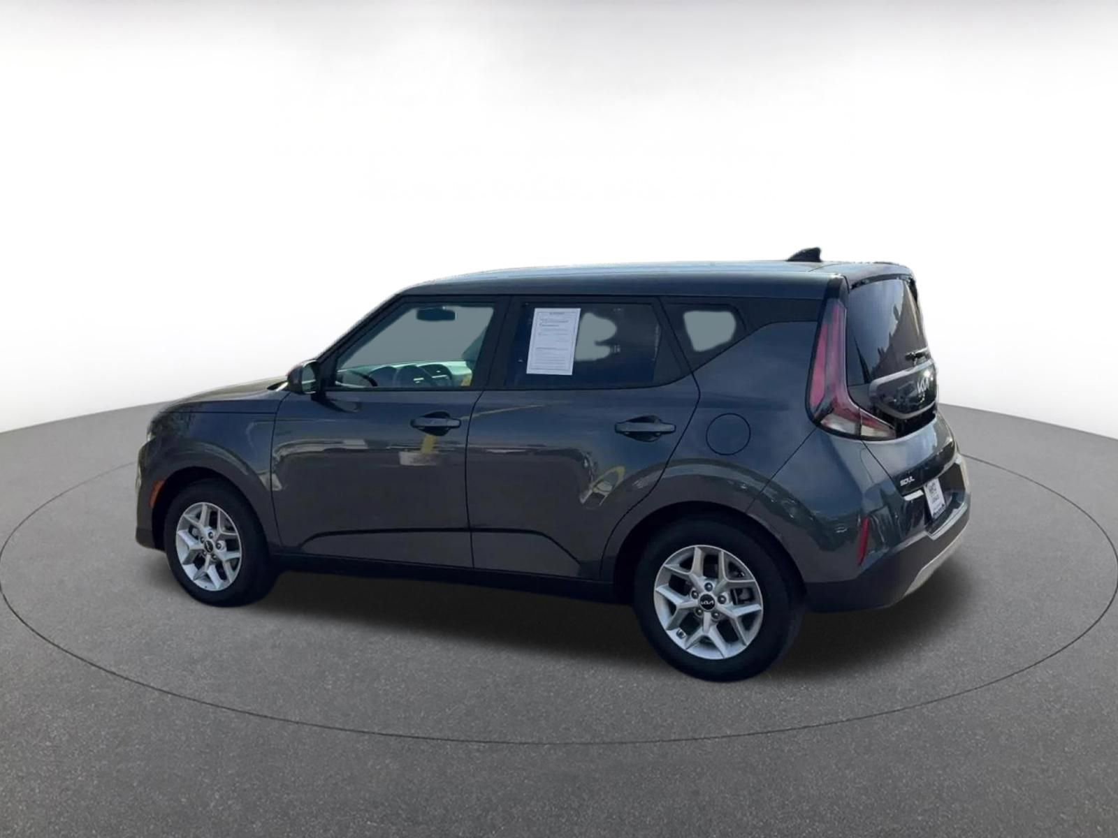 Used 2025 Kia Soul LX w/ LX Technology Package image 10