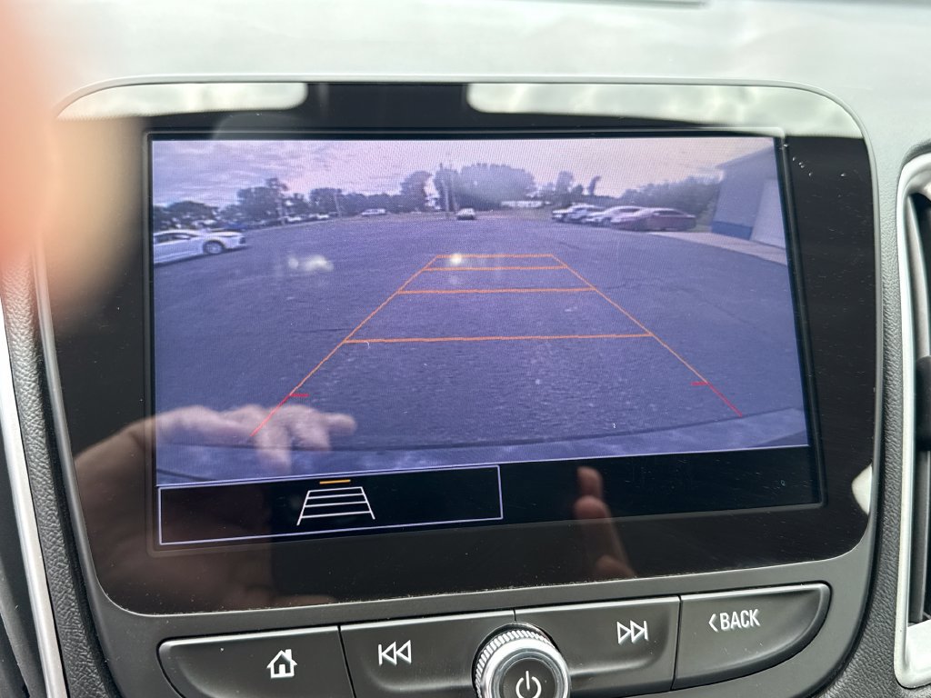 Used 2022 Chevrolet Malibu LT FWD image 22