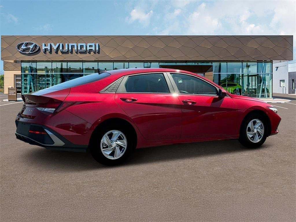 New 2025 Hyundai Elantra SE image 8