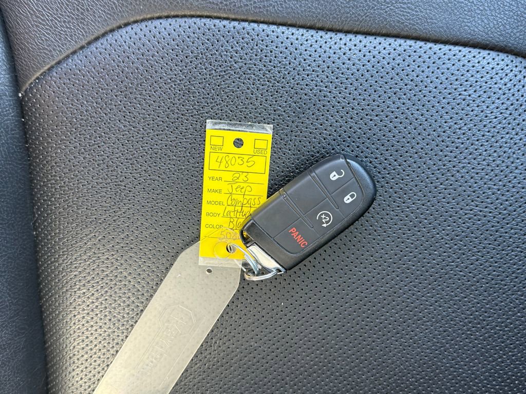 Used 2023 Jeep Compass Latitude image 29