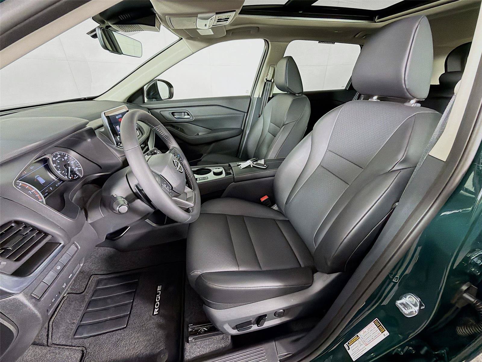 Used 2026 Nissan Rogue Dark Armor AWD/4WD image 2
