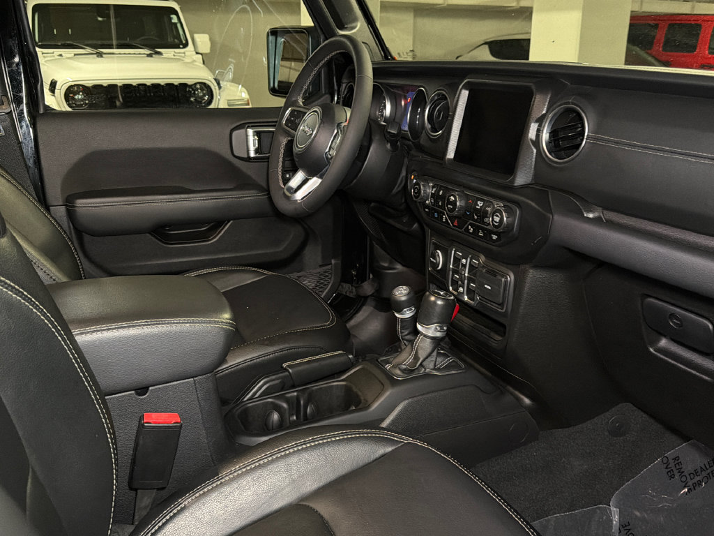 Used 2023 Jeep Wrangler Unlimited Sahara w/ Cold Weather Group AWD/4WD image 12
