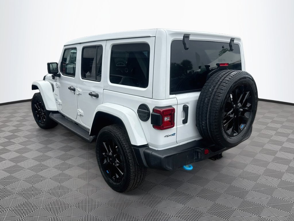 Used 2022 Jeep Wrangler Unlimited Sahara w/ Cold Weather Group AWD/4WD image 8