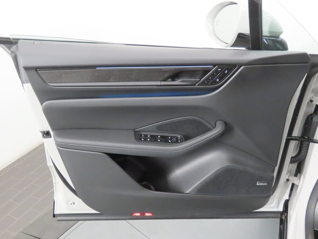 New 2026 Porsche Macan Turbo Electric AWD/4WD image 38