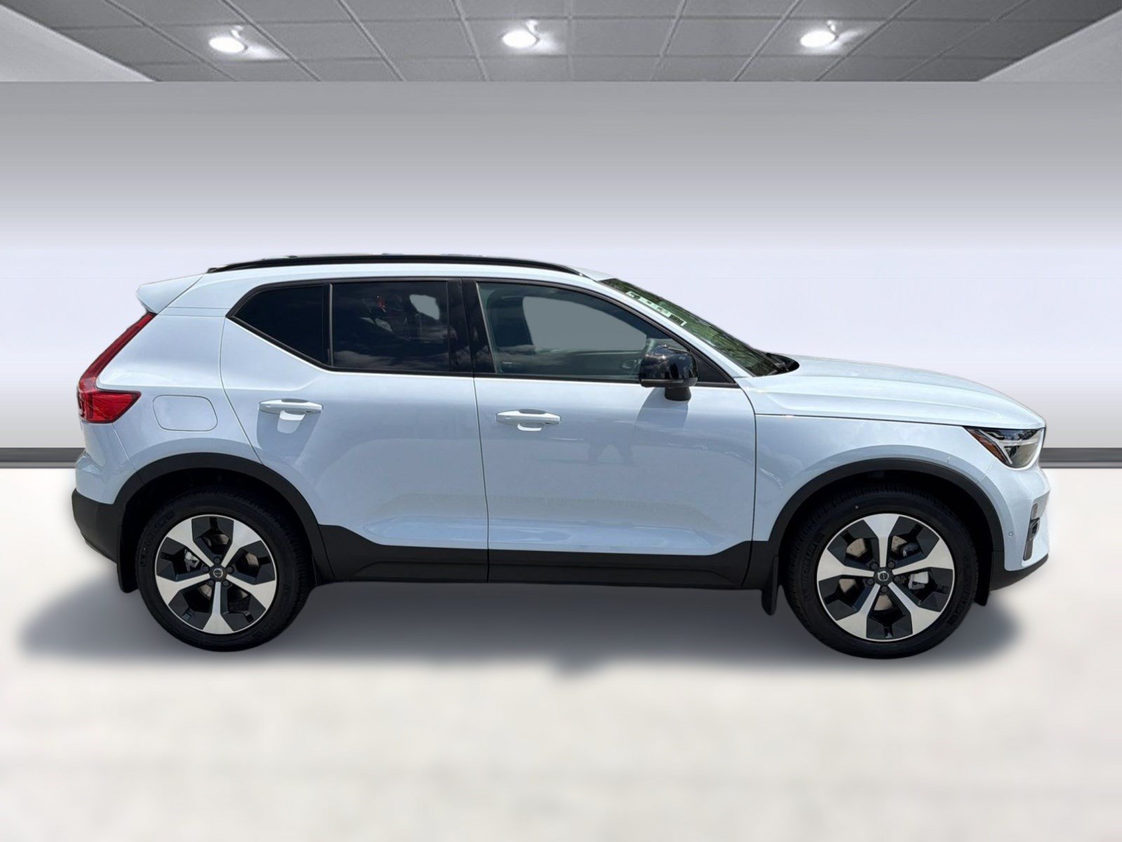New 2026 Volvo XC40 B5 Plus w/ Climate Package AWD/4WD image 8