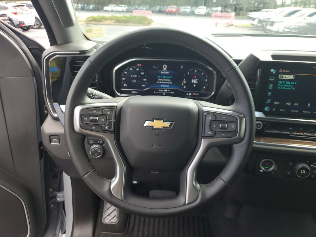 Used 2024 Chevrolet Silverado 1500 LT AWD/4WD image 25