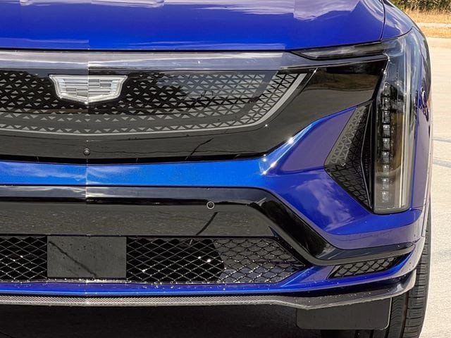 New 2027 Cadillac Optiq V w/ Deep Ocean Design Edition AWD/4WD image 8