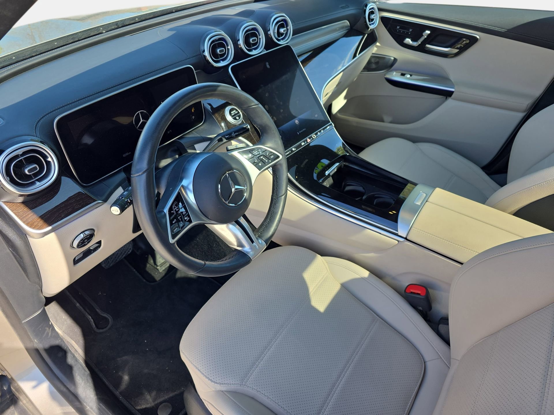 Used 2023 Mercedes-Benz GLC 300 4MATIC image 16