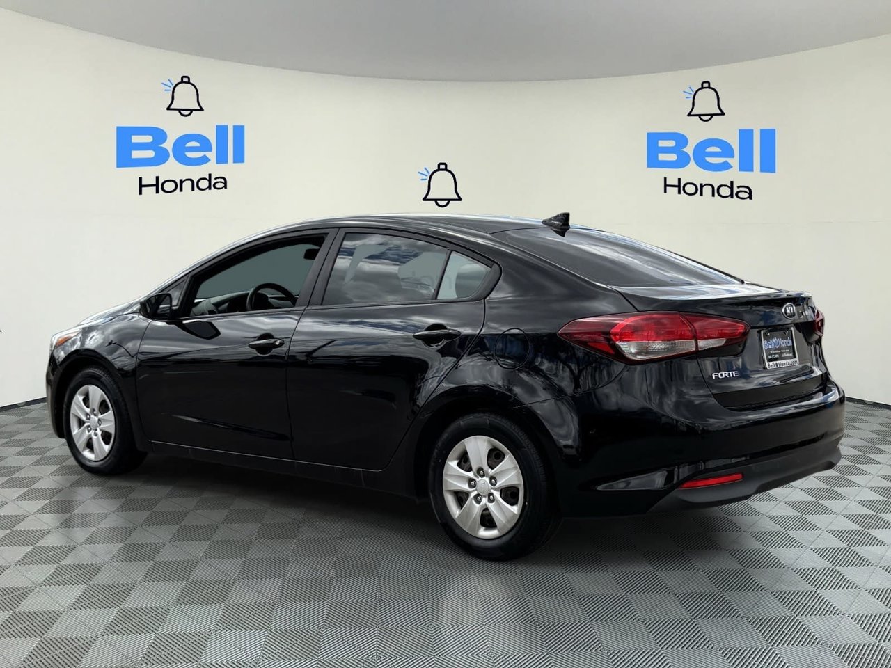 Used 2017 Kia Forte LX FWD image 3