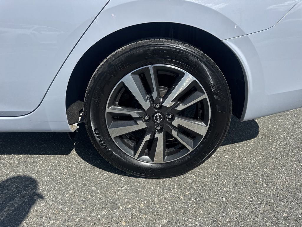 Used 2025 Nissan Versa SV FWD image 26