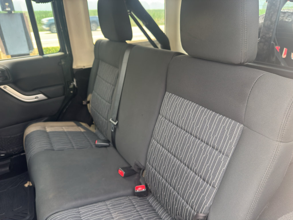 Used 2011 Jeep Wrangler Unlimited Rubicon w/ Connectivity Group AWD/4WD image 33