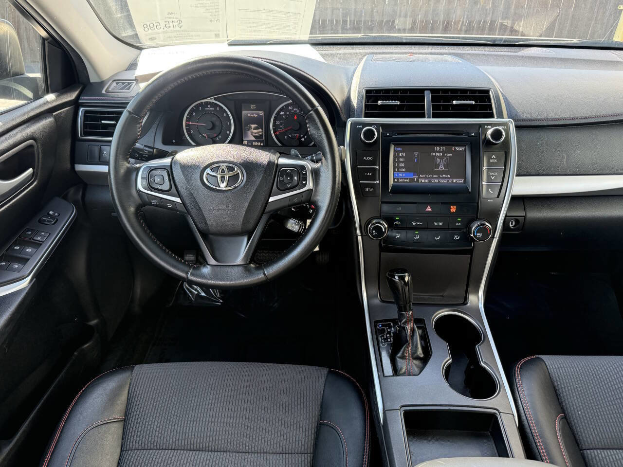 Used 2016 Toyota Camry SE image 6