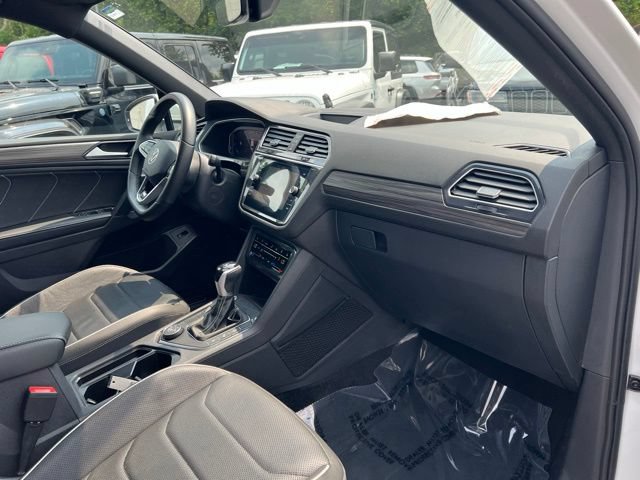 Used 2024 Volkswagen Tiguan SEL R-Line AWD/4WD image 30