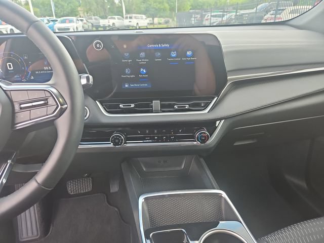 Used 2025 Chevrolet Equinox LT w/ Safety and Technology Package AWD/4WD image 18