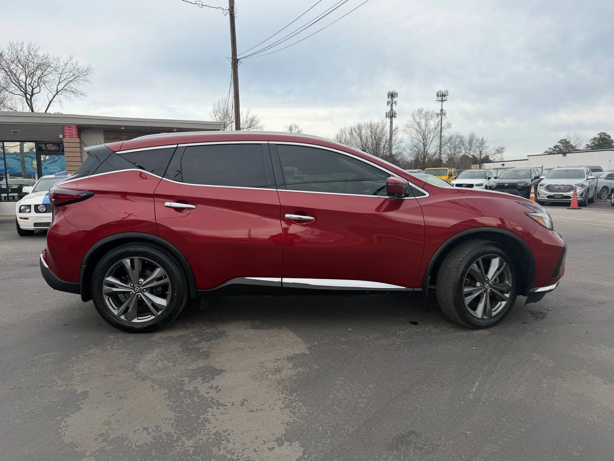 Used 2019 Nissan Murano Platinum w/ Cargo Package image 2