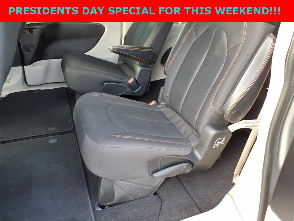 Used 2017 Chrysler Pacifica Touring image 12