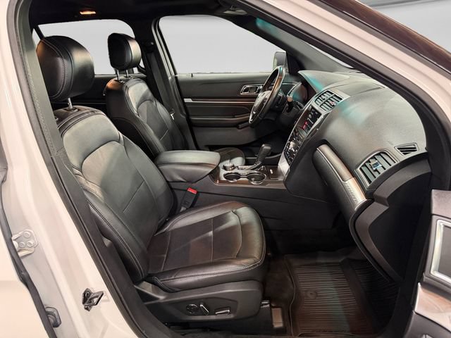 Used 2017 Ford Explorer Limited w/ Equipment Group 301A AWD/4WD image 14