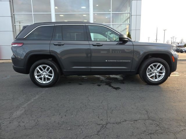 Used 2025 Jeep Grand Cherokee Laredo X image 8