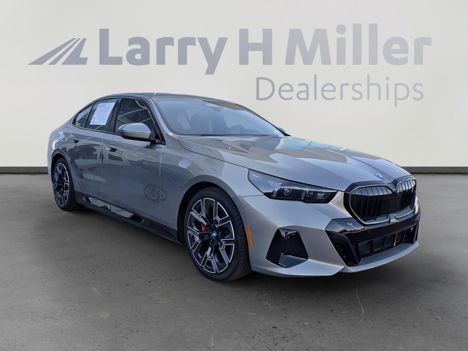 Used 2025 BMW i5 eDrive40i w/ M Sport Package image 8