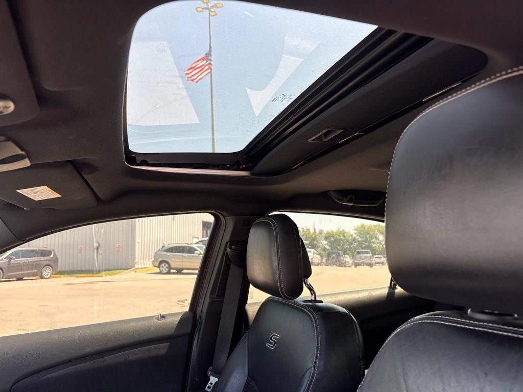Used 2011 Chrysler 200 S FWD image 15