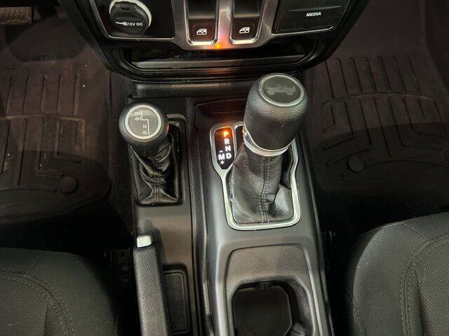 Used 2020 Jeep Wrangler Sport AWD/4WD image 19
