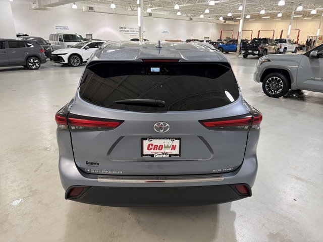 Used 2023 Toyota Highlander XLE w/ Protection Package #3 (TMS) AWD/4WD image 8
