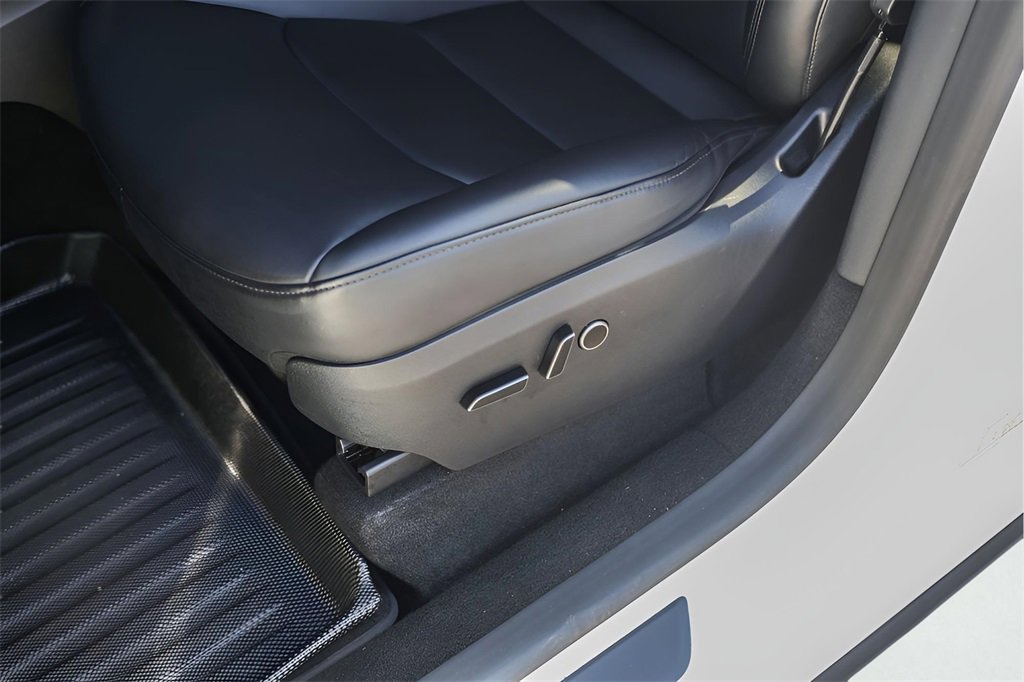 Used 2023 Tesla Model Y Long Range image 11