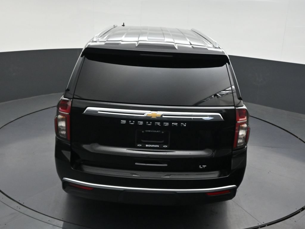 Used 2022 Chevrolet Suburban LT w/ Luxury Package RWD image 18