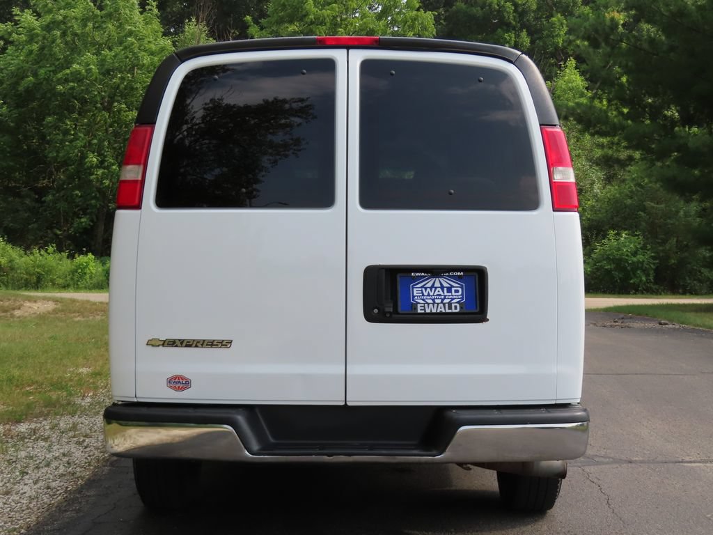 Used 2017 Chevrolet Express 3500 LT w/ LT Preferred Equipment Group RWD image 12