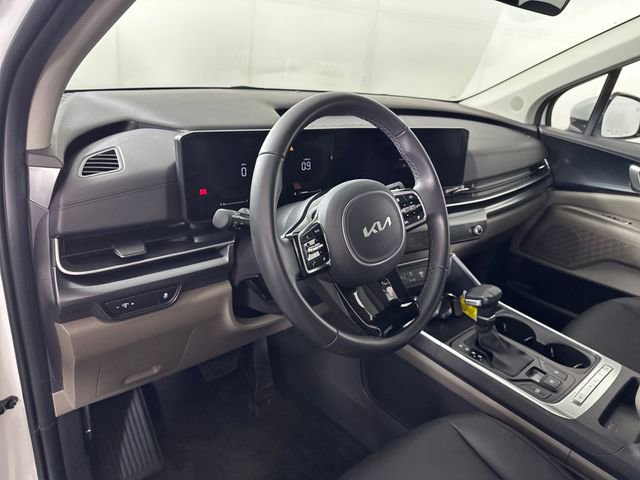 Used 2025 Kia Carnival image 13