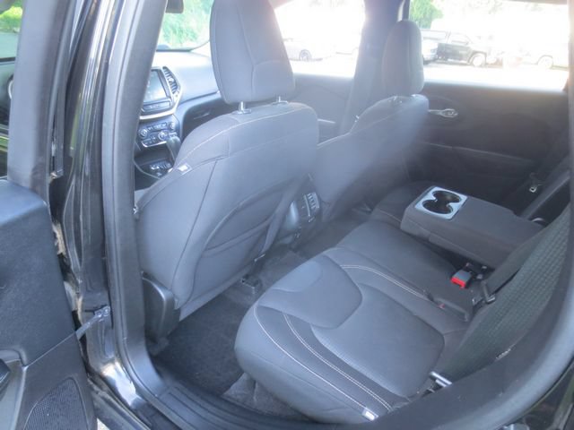 Used 2016 Jeep Cherokee Latitude w/ Safety/Convenience Group AWD/4WD image 10