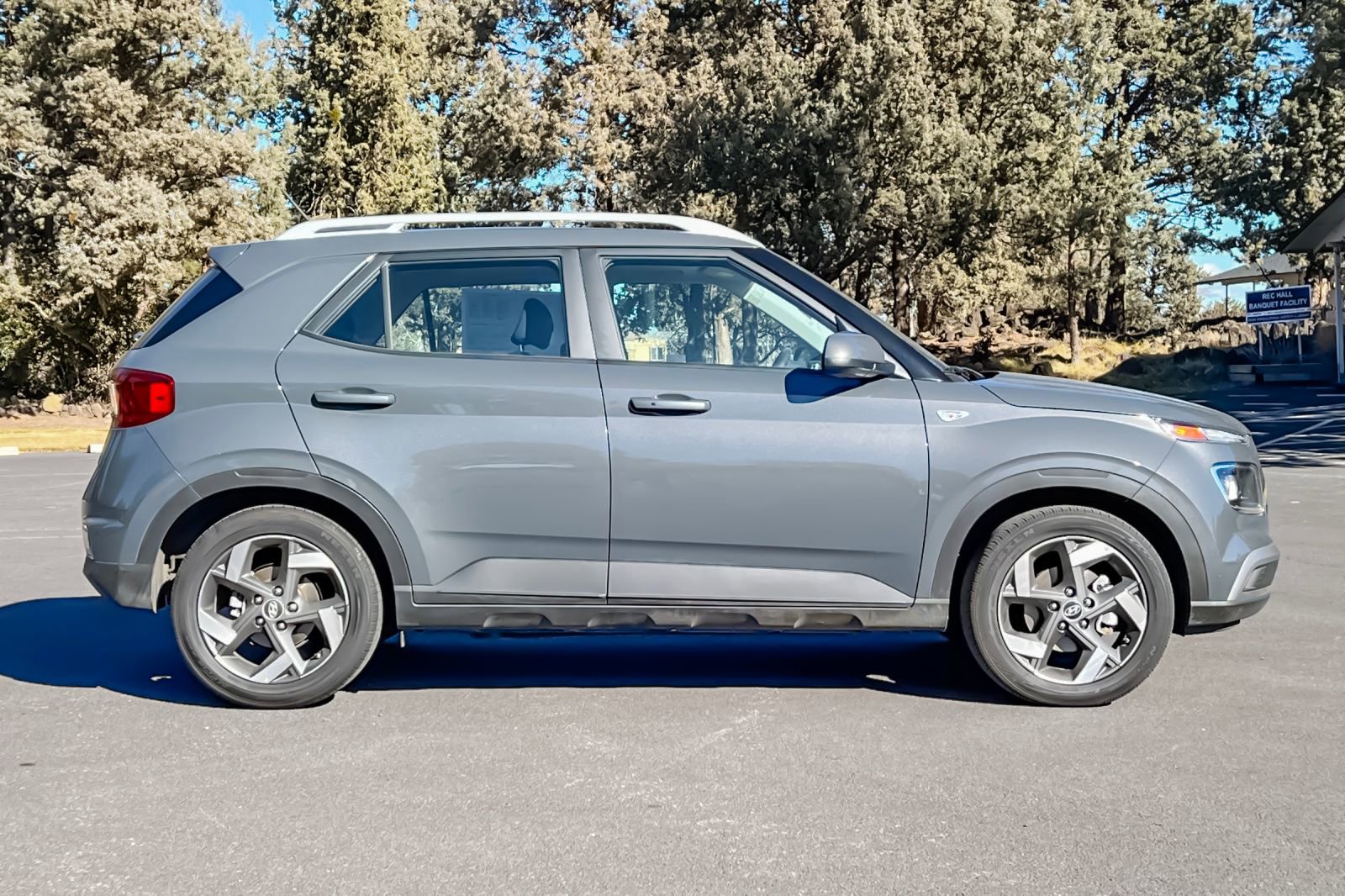 Certified 2025 Hyundai Venue SEL image 3