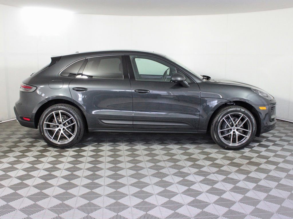 Certified 2025 Porsche Macan image 8