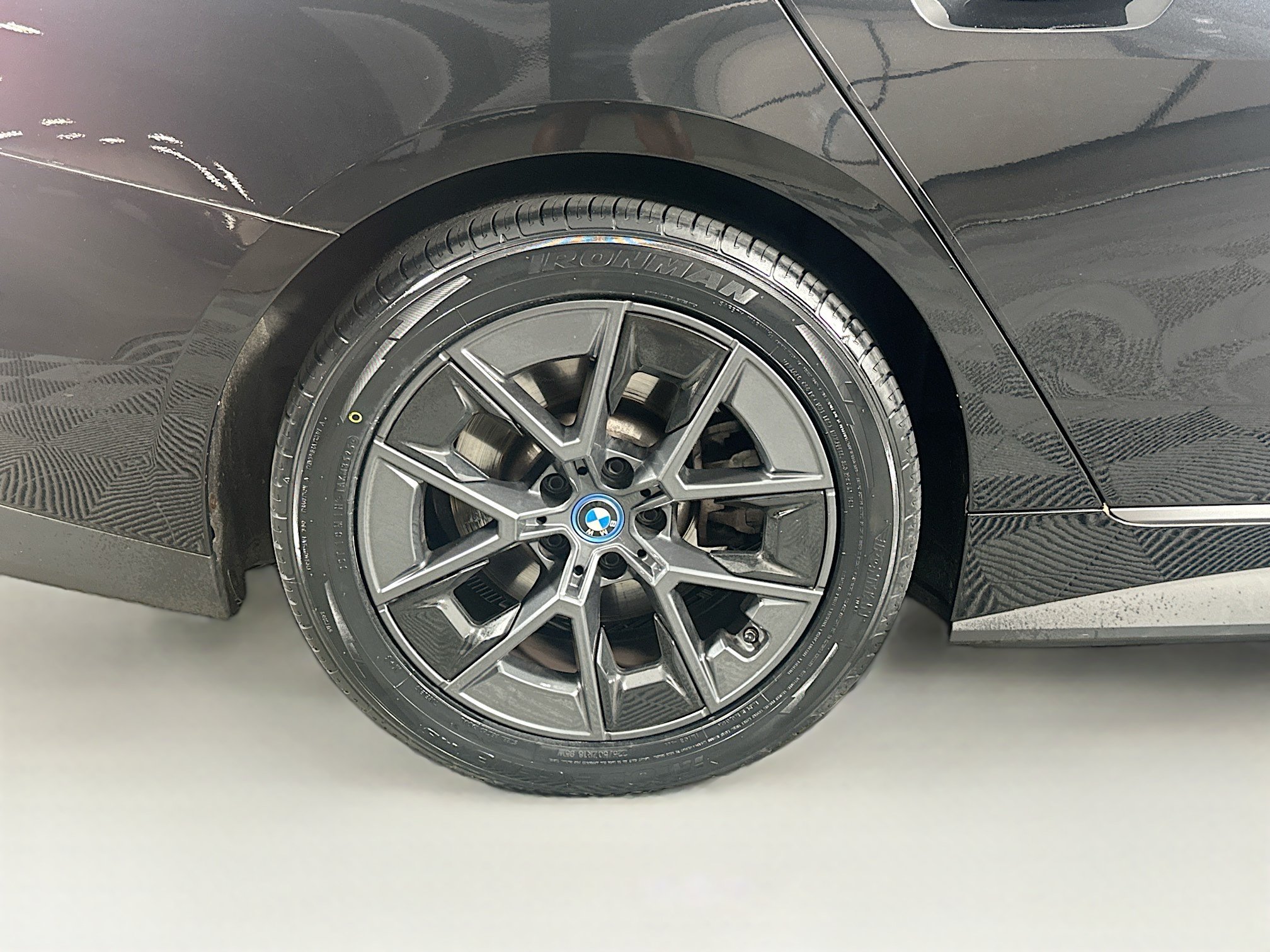 Used 2023 BMW i4 eDrive35 w/ Premium Package RWD image 11