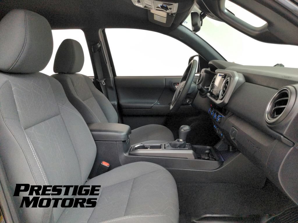 Used 2018 Toyota Tacoma TRD Off-Road w/ Technology Package AWD/4WD image 25