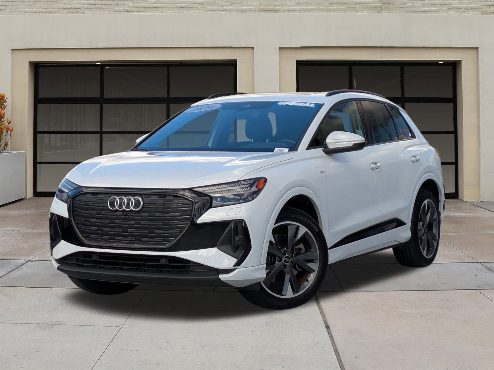Used 2024 Audi Q4 e-tron Prestige image 3