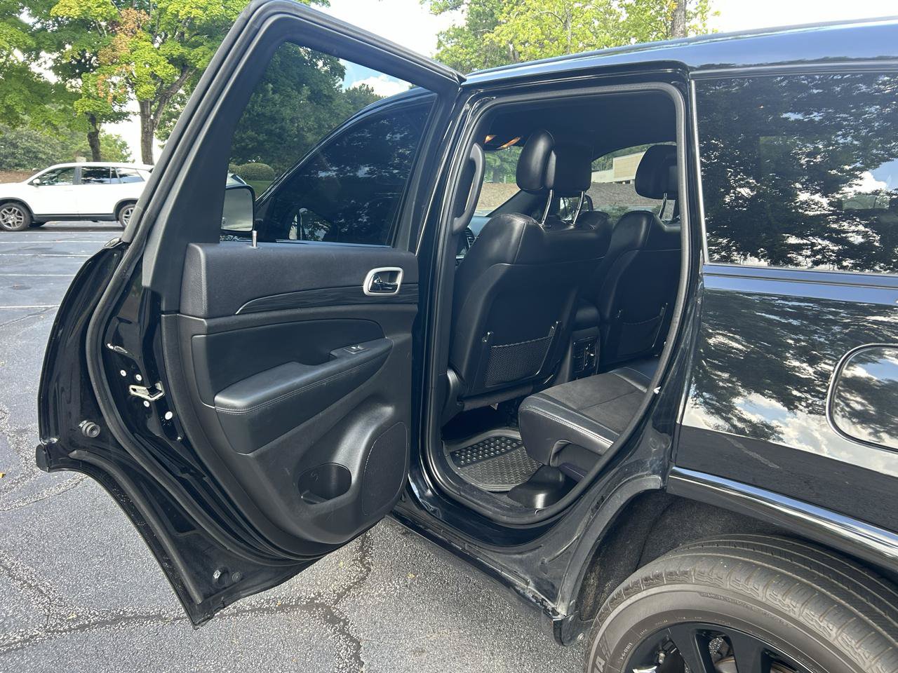 Used 2021 Jeep Grand Cherokee Laredo X AWD/4WD image 14