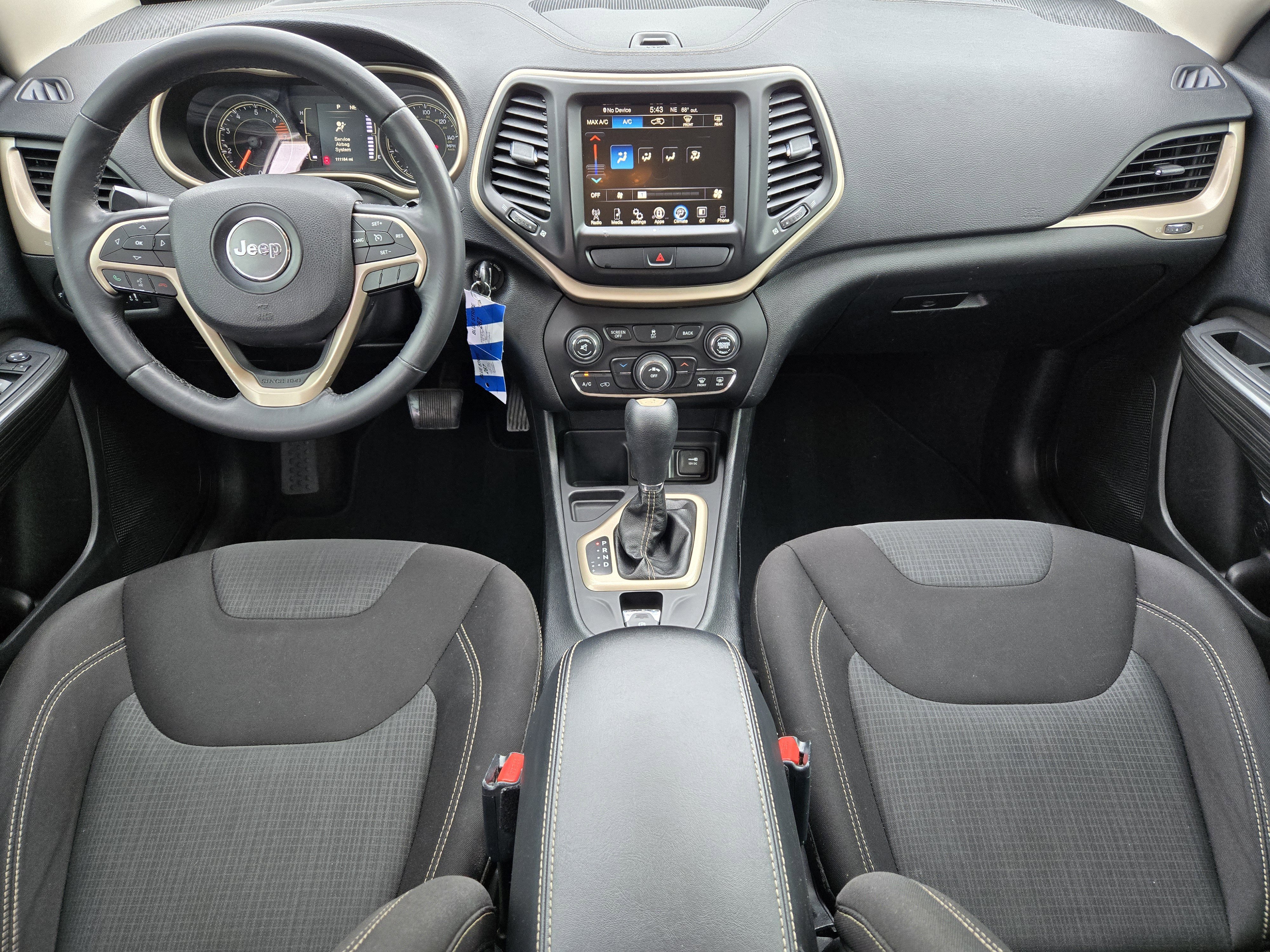 Used 2016 Jeep Cherokee Latitude FWD image 8