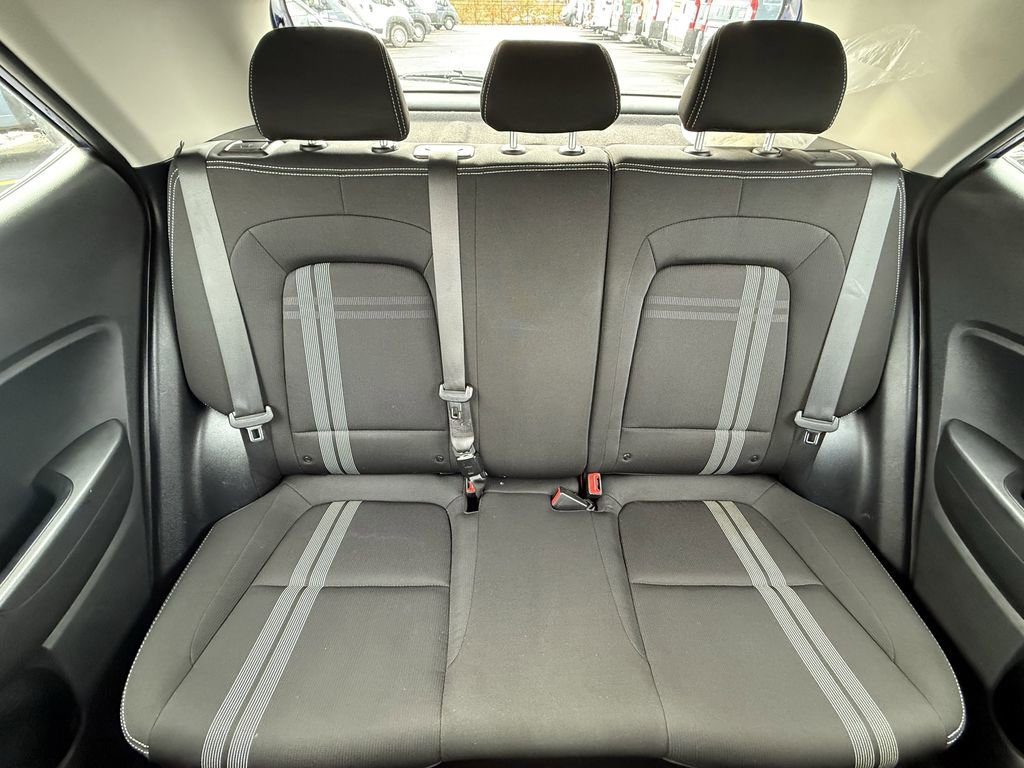 Used 2022 Hyundai Venue SEL image 25