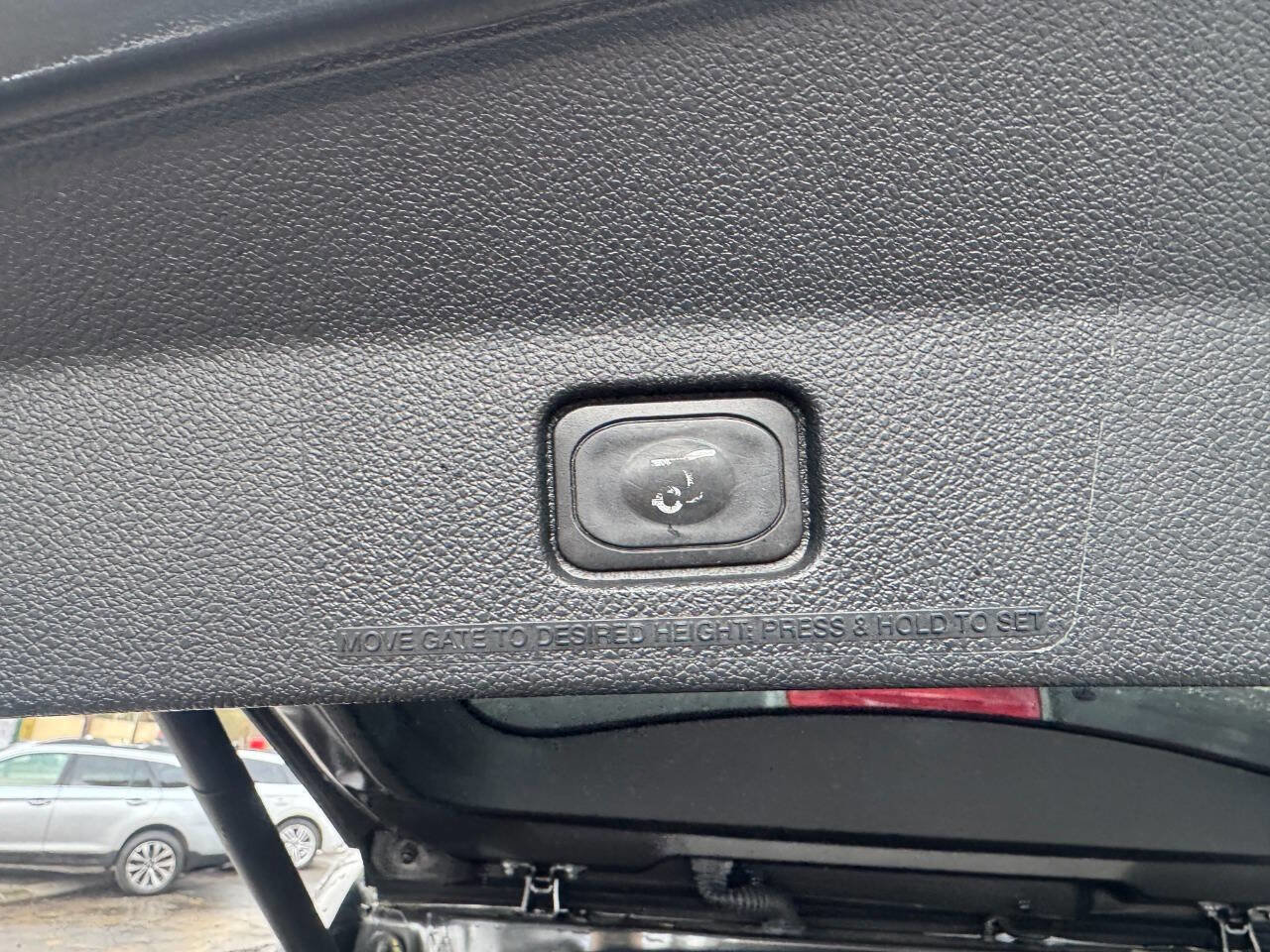 Used 2018 Ford Explorer Limited image 8