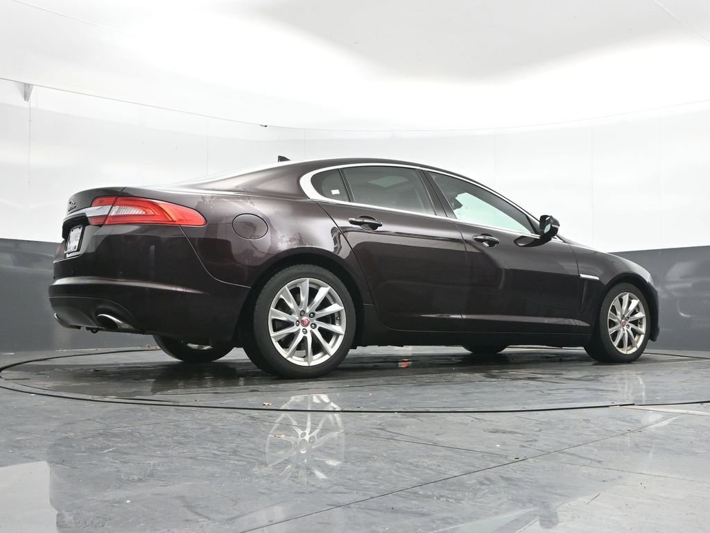 Used 2015 Jaguar XF Premium image 37