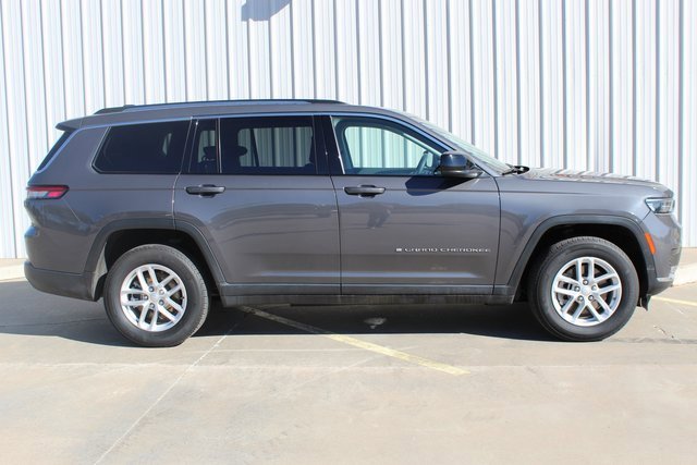 Used 2023 Jeep Grand Cherokee L Laredo image 3