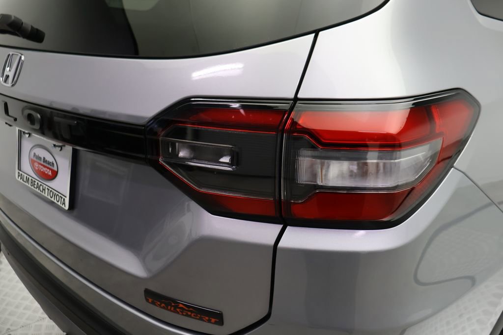 Used 2025 Honda Pilot TrailSport image 9