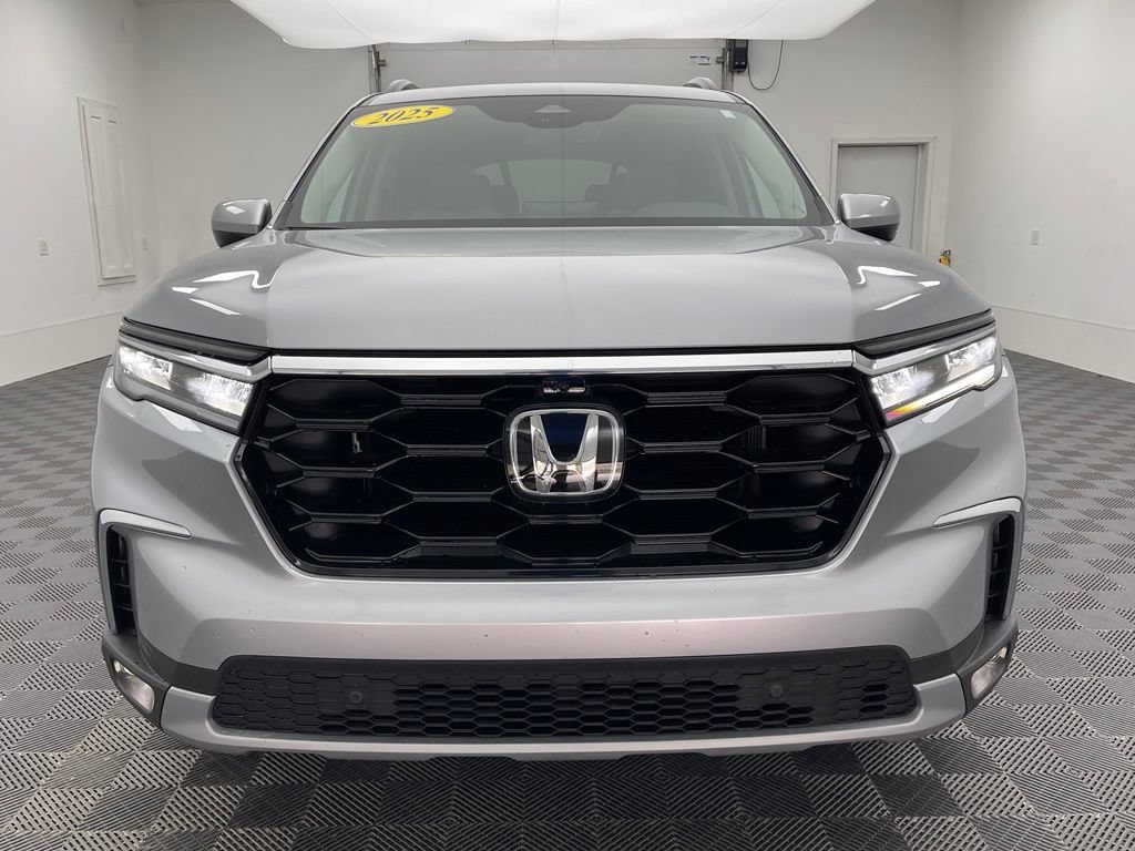 Used 2025 Honda Pilot Elite image 15